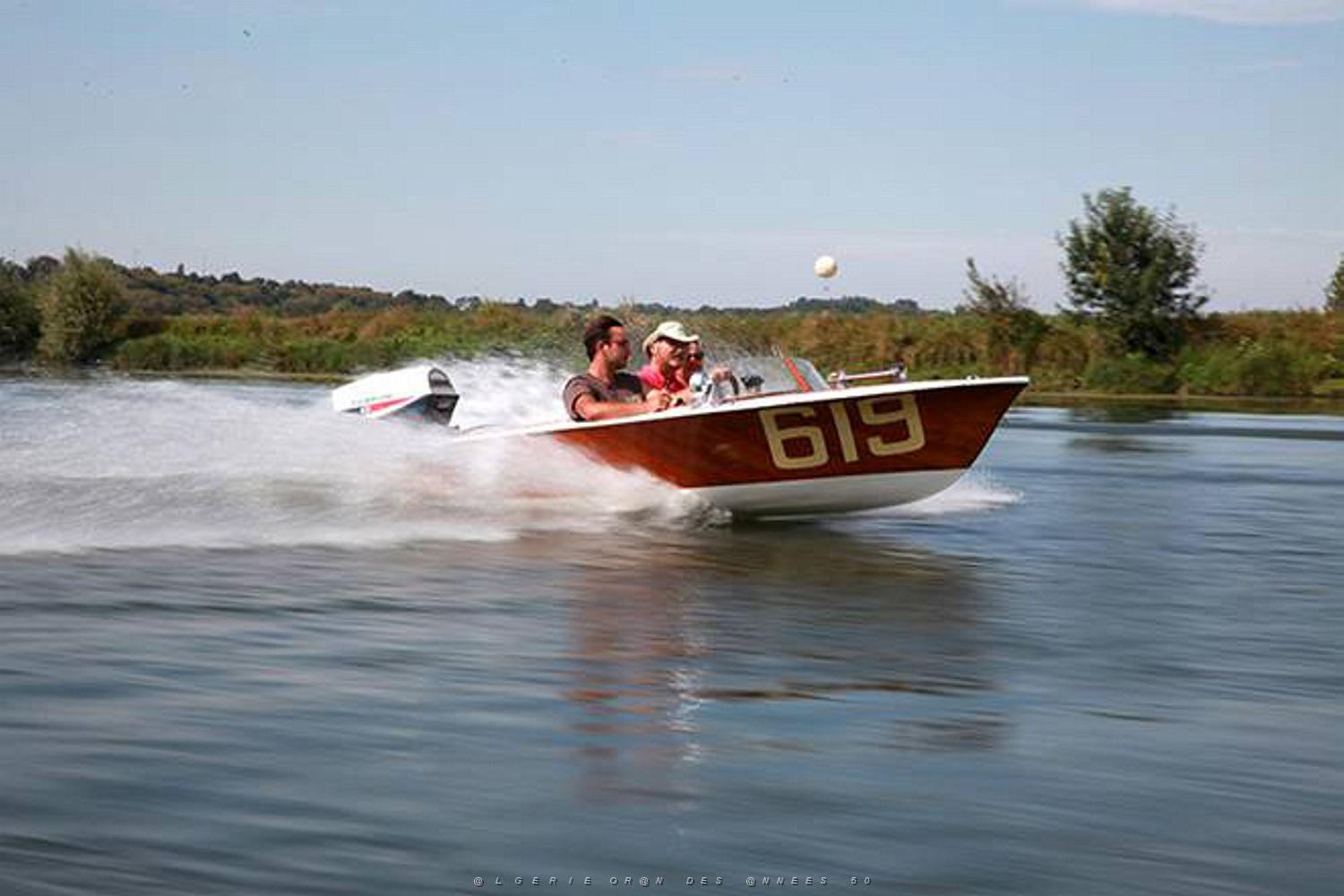 DINGHY DE COURSE 1960 CONSTRUCTEUR RABAL ORAN (7).jpg